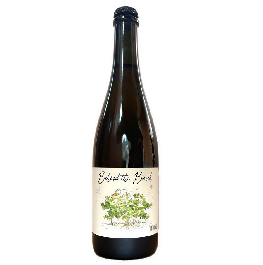 Bottle of wine of behind the Busch Pet-nat